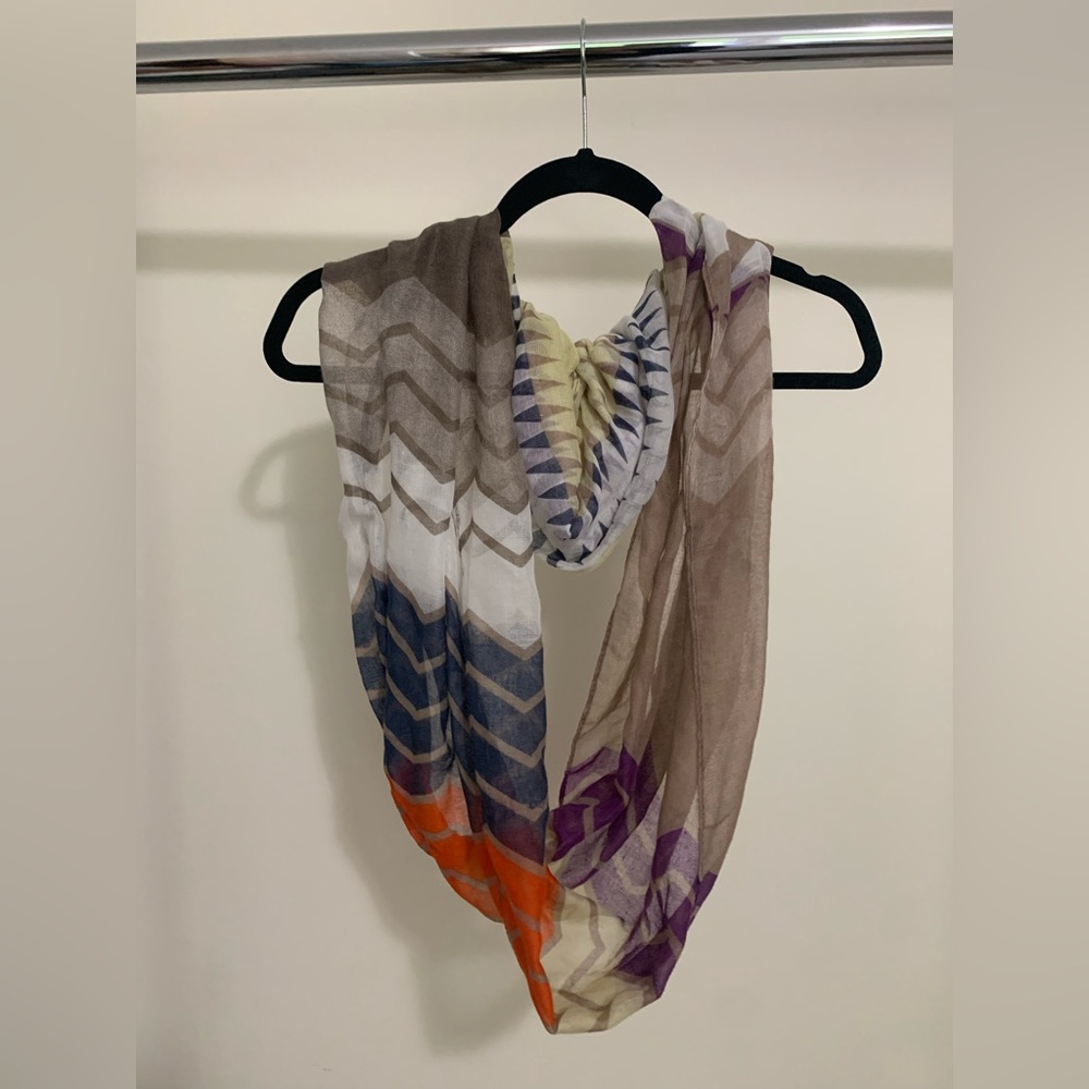 Geometric pattern scarf - Picture 2 of 5